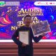 Daniel Leonard Ginting menerima penghargaan setelah dinobatkan sebagai Suara Terbaik kategori Bass pada Audisi Gita Bahana Nusantara tingkat Provinsi Banten 2026.