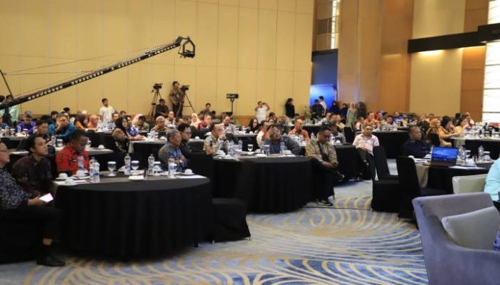 Kepala Diskominfo Kota Tangerang bersama peserta Forum Komdigi APEKSI 2026 di Medan membahas strategi percepatan transformasi digital, penguatan keamanan siber, serta peningkatan layanan publik berbasis teknologi.