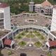 Gedung Universitas Muhammadiyah Yogyakarta (UMY). Kampus menonaktifkan sementara oknum dosen Farmasi setelah dugaan pelecehan seksual terhadap mahasiswi menjadi viral di media sosial.