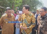Gubernur Banten Andra Soni meninjau pembangunan Jembatan Mekarsari di Kecamatan Carenang, Kabupaten Serang, yang telah lama dinantikan warga sebagai akses penghubung menuju Kabupaten Tangerang, Selasa, 21 Juli 2026. (Redaksi Kilas Banten)