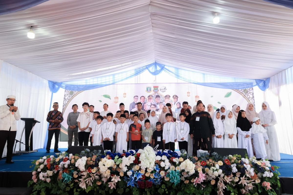 Gubernur Banten Andra Soni saat menghadiri Festival Muharram Cengkok 1448 Hijriah di Desa Sentul, Kecamatan Balaraja, Kabupaten Tangerang