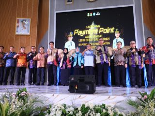 Gubernur Banten Andra Soni meresmikan Payment Point Gerai Samsat di Aula Kantor Kecamatan Curug, Kabupaten Tangerang, sebagai upaya mendekatkan layanan pembayaran pajak kendaraan kepada masyarakat.