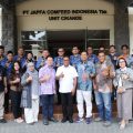 Gubernur Banten Andra Soni meninjau fasilitas produksi PT Japfa Comfeed Unit Cikande, Kabupaten Serang, sebagai bagian dari upaya memperkuat sektor peternakan unggas di Banten.