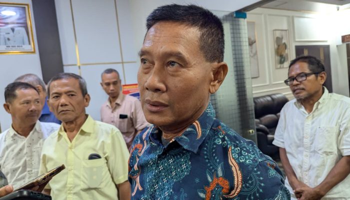 Ketua Pelaksana Dian Hadi menjelaskan Fun Bike Jelajah Kota Serang 2026 yang didukung Wali Kota Serang dengan rute sekitar 25 kilometer.