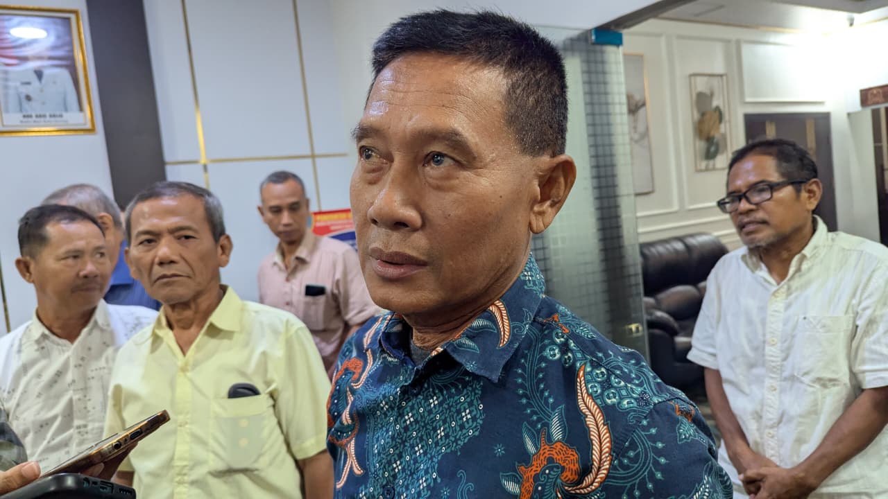 Ketua Pelaksana Dian Hadi menjelaskan Fun Bike Jelajah Kota Serang 2026 yang didukung Wali Kota Serang dengan rute sekitar 25 kilometer.