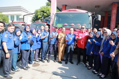 Wali Kota Serang Budi Rustandi meninjau markas Damkar dan memastikan penambahan satu mobil pemadam kebakaran pada 2027.