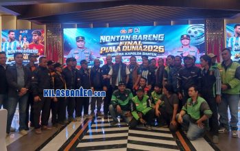 Kapolda Banten Irjen Pol Hengki menghadiri acara nonton bareng final Piala Dunia 2026 antara Spanyol melawan Argentina bersama Forkopimda, mahasiswa, ojol, dan masyarakat di Banten, Senin, 20 Juli 2026. (Redaksi Kilas Banten)