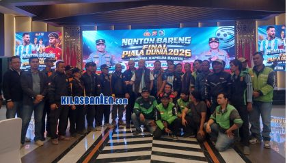 Kapolda Banten Irjen Pol Hengki menghadiri acara nonton bareng final Piala Dunia 2026 antara Spanyol melawan Argentina bersama Forkopimda, mahasiswa, ojol, dan masyarakat di Banten, Senin, 20 Juli 2026. (Redaksi Kilas Banten)