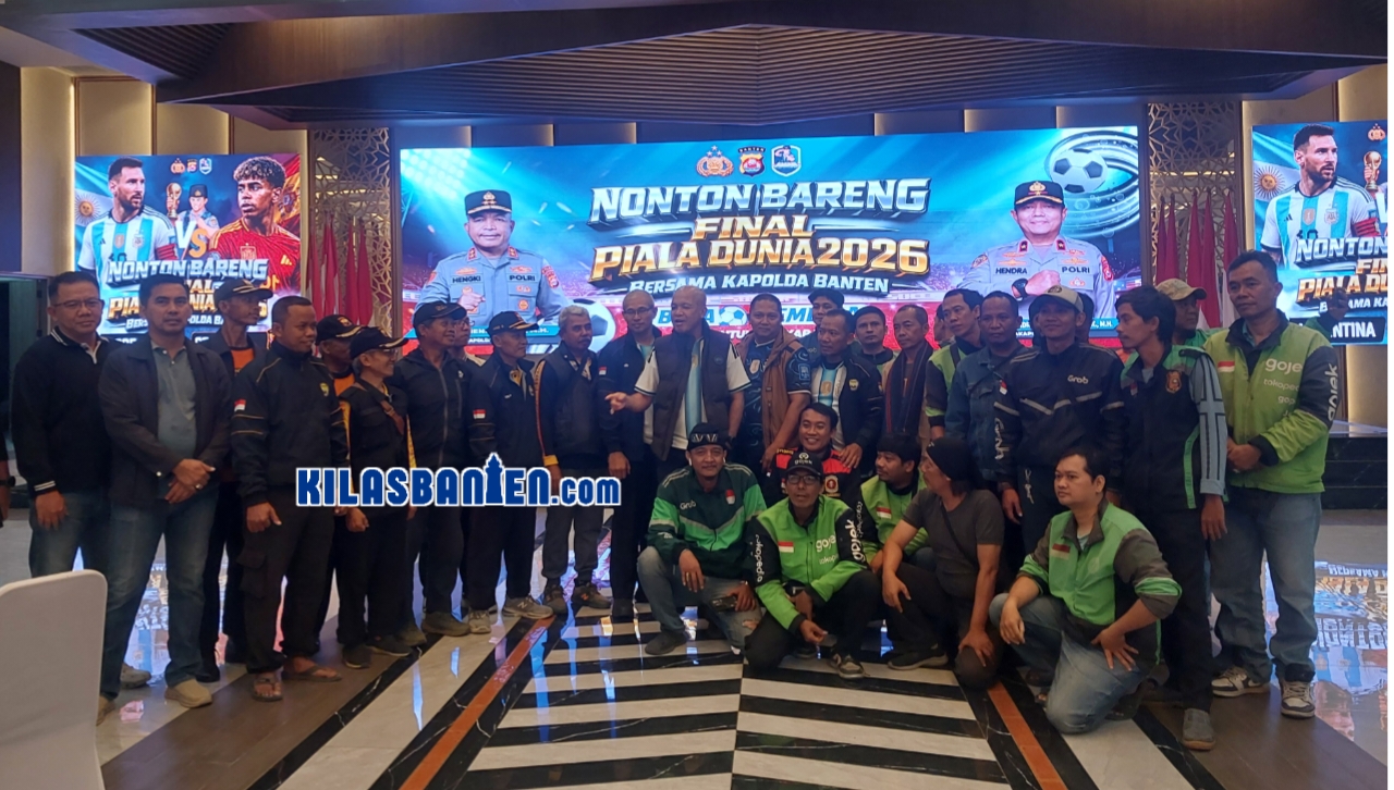 Kapolda Banten Irjen Pol Hengki menghadiri acara nonton bareng final Piala Dunia 2026 antara Spanyol melawan Argentina bersama Forkopimda, mahasiswa, ojol, dan masyarakat di Banten, Senin, 20 Juli 2026. (Redaksi Kilas Banten)