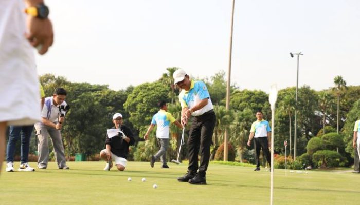 Kepala Dinas Pemuda dan Olahraga Kota Tangerang bersama pengurus PGI Kota Tangerang saat mematangkan persiapan Turnamen Golf Terbuka Piala Wali Kota Tangerang 2026 yang menawarkan total hadiah lebih dari Rp2,5 miliar.
