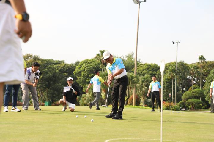 Kepala Dinas Pemuda dan Olahraga Kota Tangerang bersama pengurus PGI Kota Tangerang saat mematangkan persiapan Turnamen Golf Terbuka Piala Wali Kota Tangerang 2026 yang menawarkan total hadiah lebih dari Rp2,5 miliar.