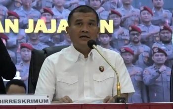 Kepala Kortastipidkor Polri Irjen Pol. Totok Suharyanto menyampaikan keterangan pers terkait penetapan mantan Jampidsus Febrie Adriansyah sebagai tersangka dugaan korupsi dan TPPU dalam perkara PT ASABRI