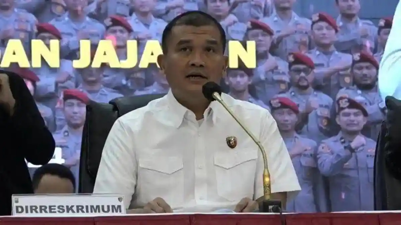 Kepala Kortastipidkor Polri Irjen Pol. Totok Suharyanto menyampaikan keterangan pers terkait penetapan mantan Jampidsus Febrie Adriansyah sebagai tersangka dugaan korupsi dan TPPU dalam perkara PT ASABRI