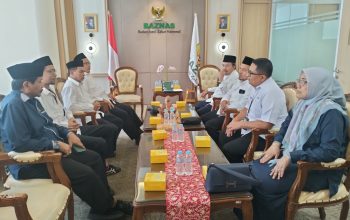 Ketua BAZNAS Kabupaten Serang bersama jajaran pimpinan saat melakukan kunjungan kerja ke Kantor BAZNAS RI di Jakarta untuk mengajukan tambahan kuota program Rumah Tidak Layak Huni (Rutilahu).