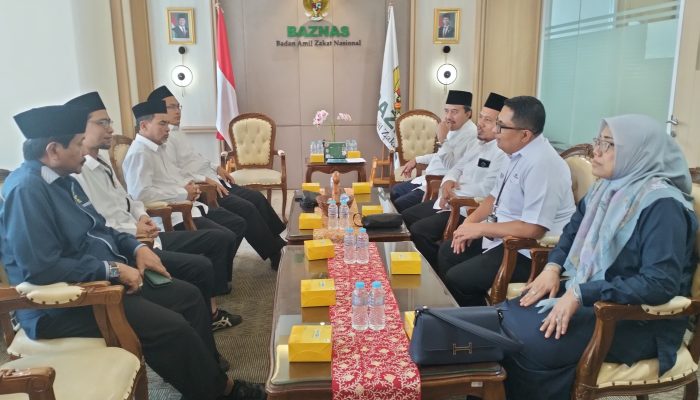 Ketua BAZNAS Kabupaten Serang bersama jajaran pimpinan saat melakukan kunjungan kerja ke Kantor BAZNAS RI di Jakarta untuk mengajukan tambahan kuota program Rumah Tidak Layak Huni (Rutilahu).