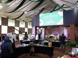 Ketua TP PKK Kota Tangerang Curi Perhatian di Rakernas APEKSI 2026, Ubi Tumbuk Jadi Simbol Kebangkitan Pangan Lokal