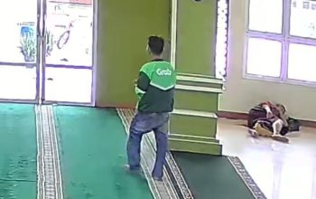 Kondisi Masjid Ashabul Yamin di Komplek Bumi Agung Permai (BAP) 1, Kota Serang, tempat seorang kaum masjid kehilangan telepon genggam yang diduga dicuri pelaku berkedok pengemudi ojek online