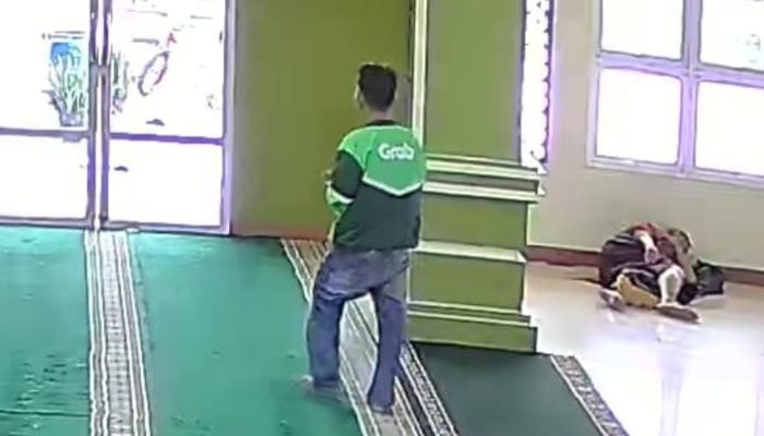 Kondisi Masjid Ashabul Yamin di Komplek Bumi Agung Permai (BAP) 1, Kota Serang, tempat seorang kaum masjid kehilangan telepon genggam yang diduga dicuri pelaku berkedok pengemudi ojek online
