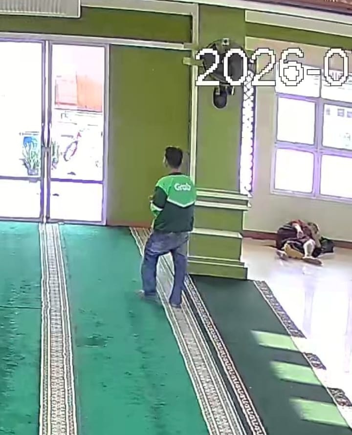 Kondisi Masjid Ashabul Yamin di Komplek Bumi Agung Permai (BAP) 1, Kota Serang, tempat seorang kaum masjid kehilangan telepon genggam yang diduga dicuri pelaku berkedok pengemudi ojek online