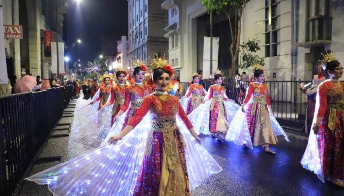 Kontingen Kota Tangerang menampilkan pertunjukan budaya dalam Karnaval Budaya Nusantara APEKSI XVIII di Kota Medan hingga berhasil meraih penghargaan Penampil Terbaik Non-Ranking.