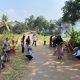 Mahasiswa KKM Universitas Primagraha bersama Pemerintah Kota Serang dan warga Kampung Cibuntung saat meninjau rumah tidak layak huni sebelum penyaluran bantuan sosial RTLH sebesar Rp10 juta, Kamis, 9 Juli 2026