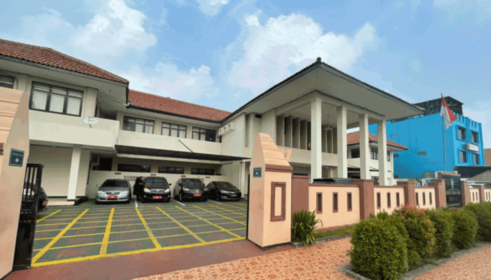 Majelis Hakim PN Serang membacakan putusan perkara penggelapan muatan barang industri dengan modus invoice bodong dalam pengiriman barang.