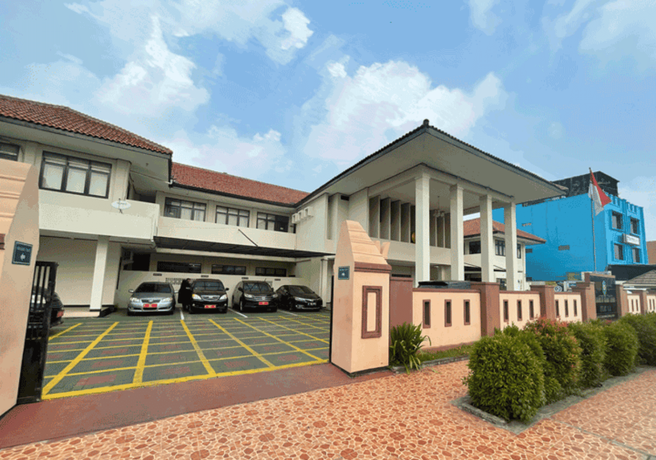 Majelis Hakim PN Serang membacakan putusan perkara penggelapan muatan barang industri dengan modus invoice bodong dalam pengiriman barang.