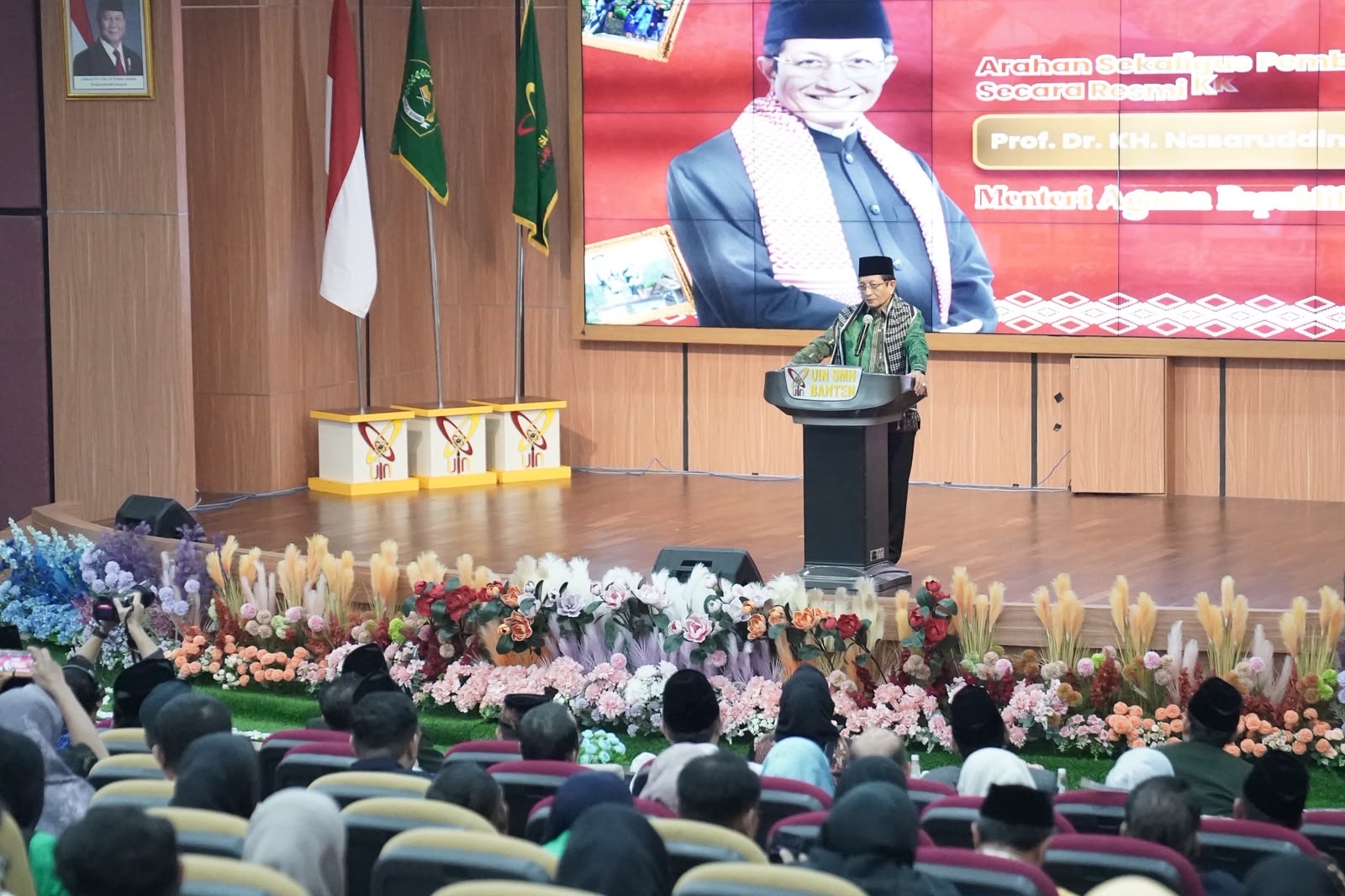 Menteri Agama RI Prof. Nasaruddin Umar memberikan pembekalan kepada peserta KKN Nusantara VI Tahun 2026 di Auditorium Rektorat UIN Sultan Maulana Hasanuddin Banten, Rabu (15/7/2026).