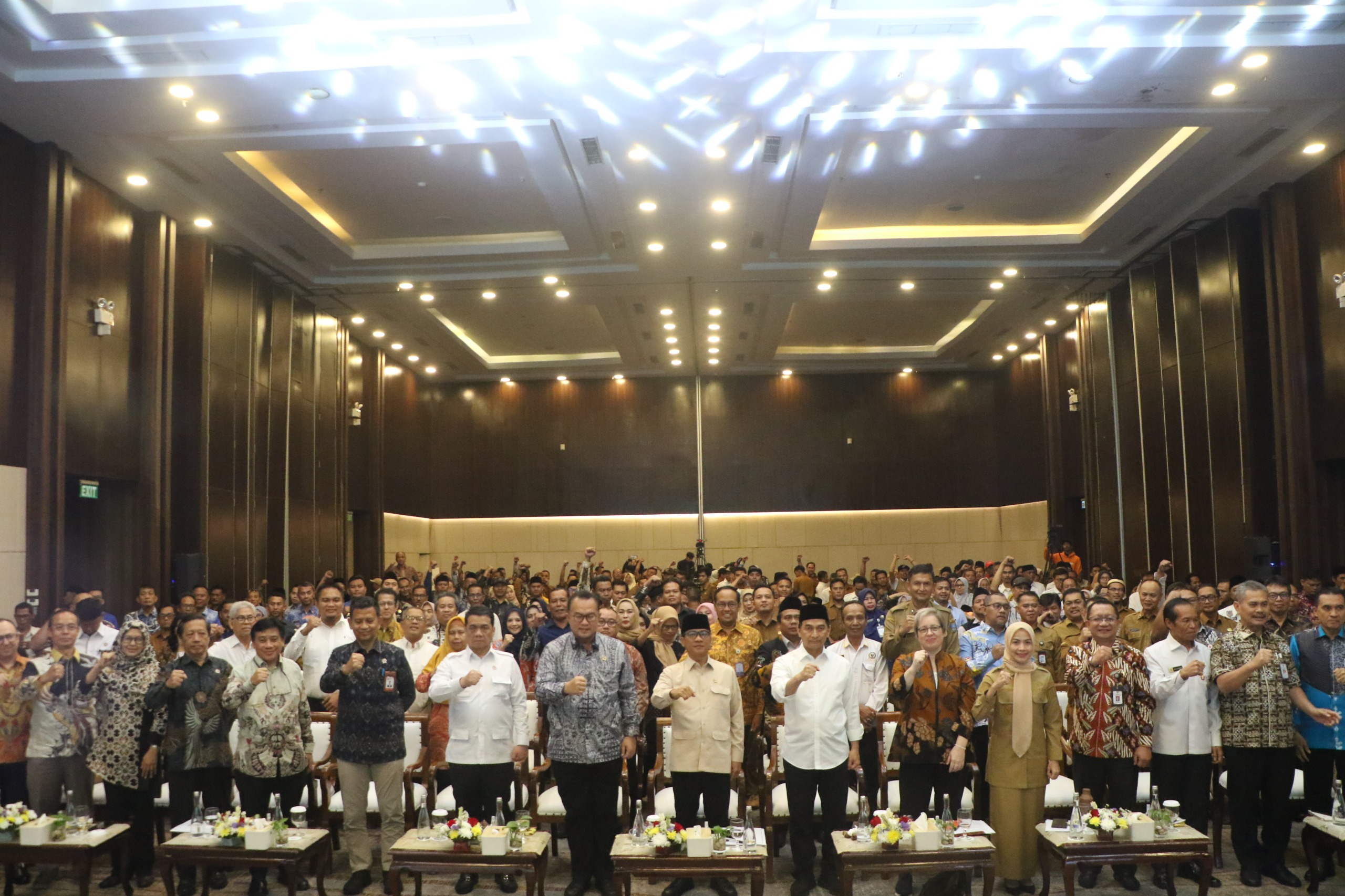 Menteri Desa PDT Yandri Susanto membuka Kick Off Program Sehati di Kabupaten Serang sebagai langkah memperkuat ketahanan pangan lokal dan pemberdayaan masyarakat desa.