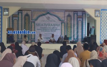 Pengasuh Pondok Pesantren Al Fathaniyah, KH Saifun Nawasi, menyampaikan tausiyah kepada para wali santri baru dalam agenda silaturrahim di Kota Serang, Sabtu-Minggu, 11-12 Juli 2026. (Redaksi Kilas Banten)