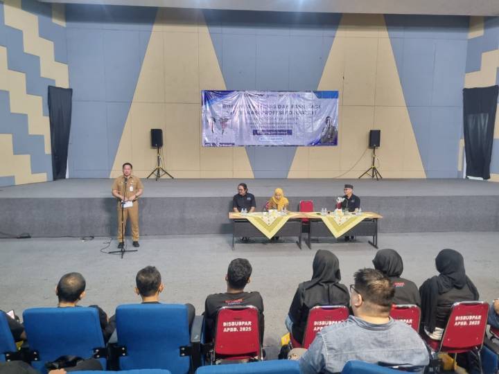 Peserta mengikuti pelatihan dan uji kompetensi Sertifikasi Fotografer Junior yang digelar Disbudpar Kota Tangerang bekerja sama dengan BNSP di Gedung Seni Budaya Kota Tangerang.