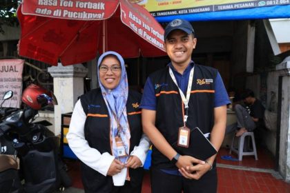 Petugas BPS memberikan pendampingan kepada pelaku usaha saat proses pengisian data Sensus Ekonomi 2026 di Kota Tangerang.