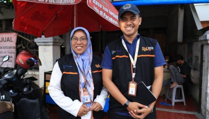 Petugas BPS memberikan pendampingan kepada pelaku usaha saat proses pengisian data Sensus Ekonomi 2026 di Kota Tangerang.