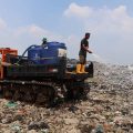 Petugas DLH Kota Tangerang melakukan patroli di kawasan TPA Rawa Kucing sebagai bagian dari upaya mitigasi kebakaran selama musim kemarau.