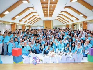 Prilly Latuconsina berbagi pengalaman dan motivasi kepada peserta KONSSIST 2026 di Pusat Pemerintahan Kota Tangerang
