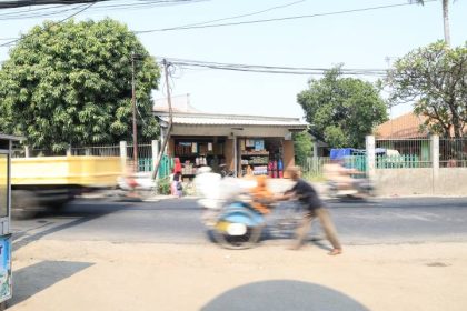 Proses pengaspalan Jalan Iskandar Muda di Kecamatan Neglasari, Kota Tangerang, mulai memberikan kenyamanan bagi pengguna jalan sekaligus memperlancar aktivitas masyarakat dan pelaku usaha.