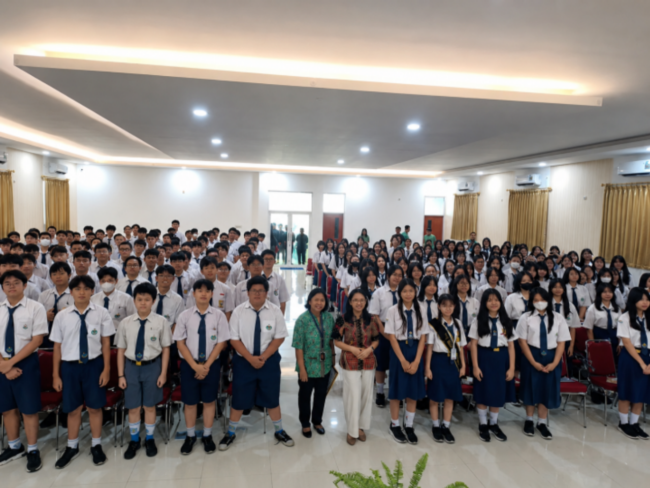 Psikolog Puspaga Terbang Tinggi Kota Tangerang memberikan edukasi mengenai pencegahan bullying kepada siswa SMA/SMK Mutiara Bangsa 1 sebagai upaya menciptakan lingkungan sekolah yang aman dan nyaman.