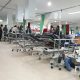Aktivitas pelayanan pasien di IGD RSUD dr Drajat Prawiranegara, Kabupaten Serang. DPRD memastikan penambahan sekitar 80 tempat tidur akan selesai pada Oktober 2026 untuk mengurangi kepadatan pasien.