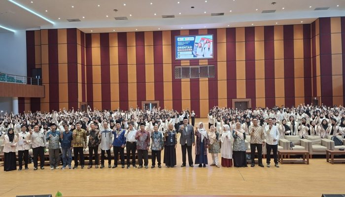 Ratusan mahasiswa FTIK UIN Sultan Maulana Hasanuddin Banten mengikuti Orientasi PLP Integratif 2026 dan Workshop Perangkat Pembelajaran Berbasis Artificial Intelligence (AI) sebelum menjalankan praktik mengajar di sekolah dan pengabdian kepada masyarakat.