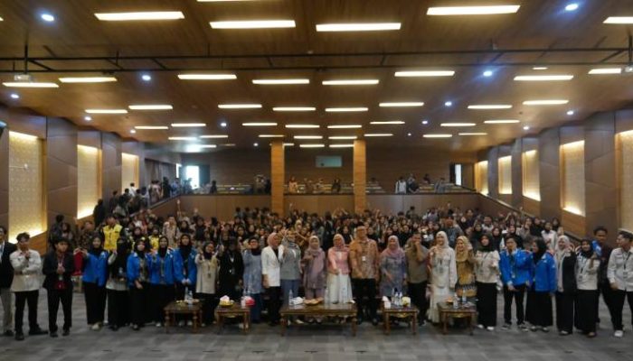 Ratusan mahasiswa memadati Seminar Beasiswa LPDP yang diselenggarakan BAZNAS Kota Tangerang di Universitas Islam Syekh Yusuf (UNIS) Tangerang sebagai bekal meraih peluang studi ke luar negeri.