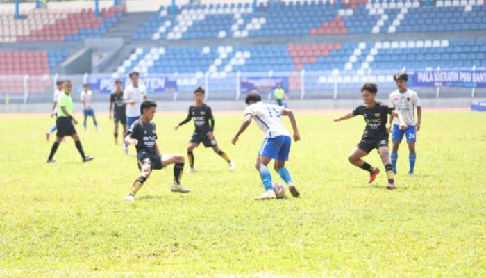 Ribuan pemain sepak bola usia dini mengikuti seleksi Youth Football Scouting Indonesia di Stadion Nambo Sport Center, Kota Tangerang, untuk memperebutkan kesempatan berlatih di Spanyol bersama pemandu bakat internasional.