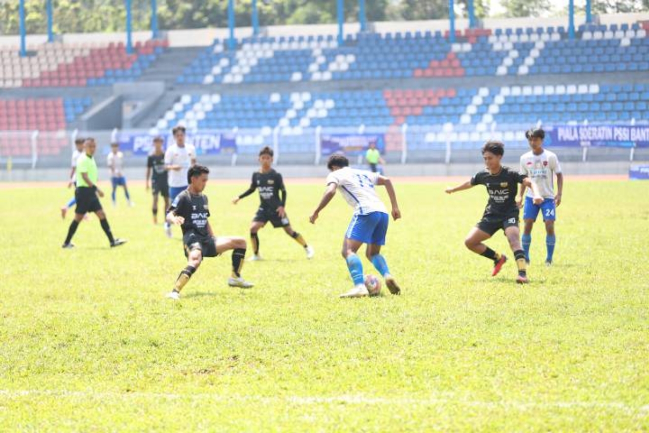 Ribuan pemain sepak bola usia dini mengikuti seleksi Youth Football Scouting Indonesia di Stadion Nambo Sport Center, Kota Tangerang, untuk memperebutkan kesempatan berlatih di Spanyol bersama pemandu bakat internasional.