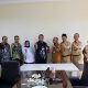 Rombongan Komisi I DPRD Kabupaten Tangerang berdiskusi bersama jajaran Diskominfo Kabupaten Serang saat kunjungan kerja mengenai strategi keterbukaan informasi publik dan penguatan layanan pemerintahan digital.