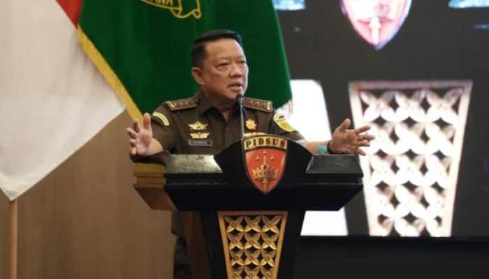Rudi Margono saat menjalankan tugas di Kejaksaan Agung. Jaksa senior tersebut dipercaya menjadi Pelaksana Tugas Jampidsus setelah Febrie Adriansyah ditetapkan sebagai tersangka kasus dugaan korupsi dan TPPU.