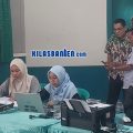 Wakil Ketua Komisi II DPRD Kabupaten Serang, Ahmadi melakukan pemantauan pelaksanaan SPMB 2025 di SMPN 1 Ciruas setelah muncul berbagai laporan terkait proses seleksi calon peserta didik baru, Jumat, 3 Juli 2026. (Redaksi Kilas Banten)