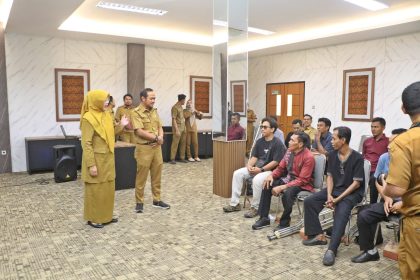 Sebanyak 16 penyandang disabilitas yang tergabung dalam Perkumpulan Penyandang Disabilitas Indonesia (PPDI) Kabupaten Serang mengikuti pelatihan pembuatan espresso dan latte art yang digelar Dinas Tenaga Kerja dan Transmigrasi (Disnakertrans) Kabupaten Serang.
