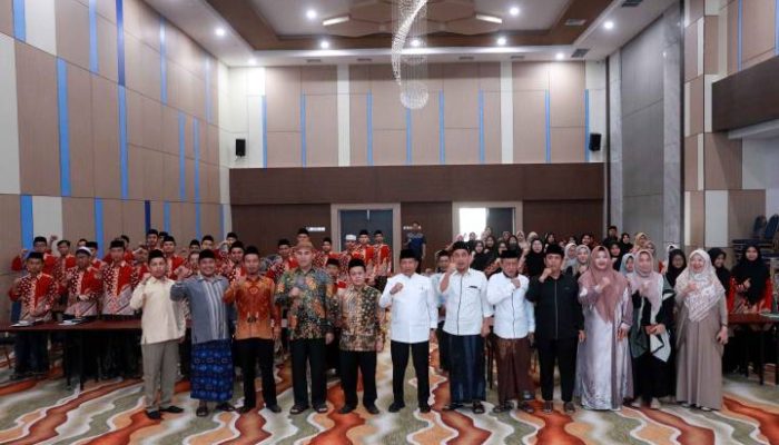 Sekretaris Daerah Kota Tangerang Herman Suwarman melepas 66 anggota Kafilah Kota Tangerang yang akan berlaga pada MTQ XXIII Tingkat Provinsi Banten 2026 di Kota Serang.