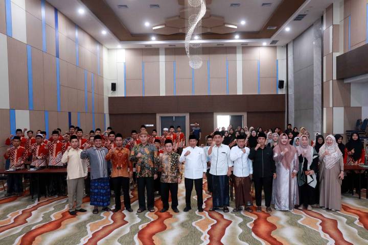 Sekretaris Daerah Kota Tangerang Herman Suwarman melepas 66 anggota Kafilah Kota Tangerang yang akan berlaga pada MTQ XXIII Tingkat Provinsi Banten 2026 di Kota Serang.