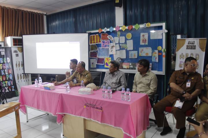 Tim Penilai Independen Bappenas meninjau langsung pelaksanaan Program Gampang Sekolah di Kota Tangerang sebagai bagian dari proses verifikasi Penghargaan Pembangunan Daerah (PPD) 2026.