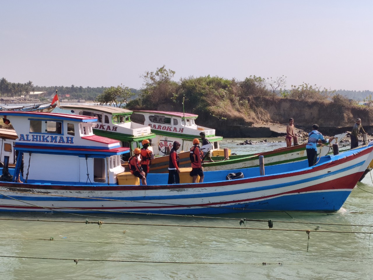 Tim SAR Lebak melakukan pencarian terhadap Dace Hidayat (57) yang diduga jatuh ke laut di Perairan Bagedur, Kabupaten Lebak, pada 20 Juli 2026.
